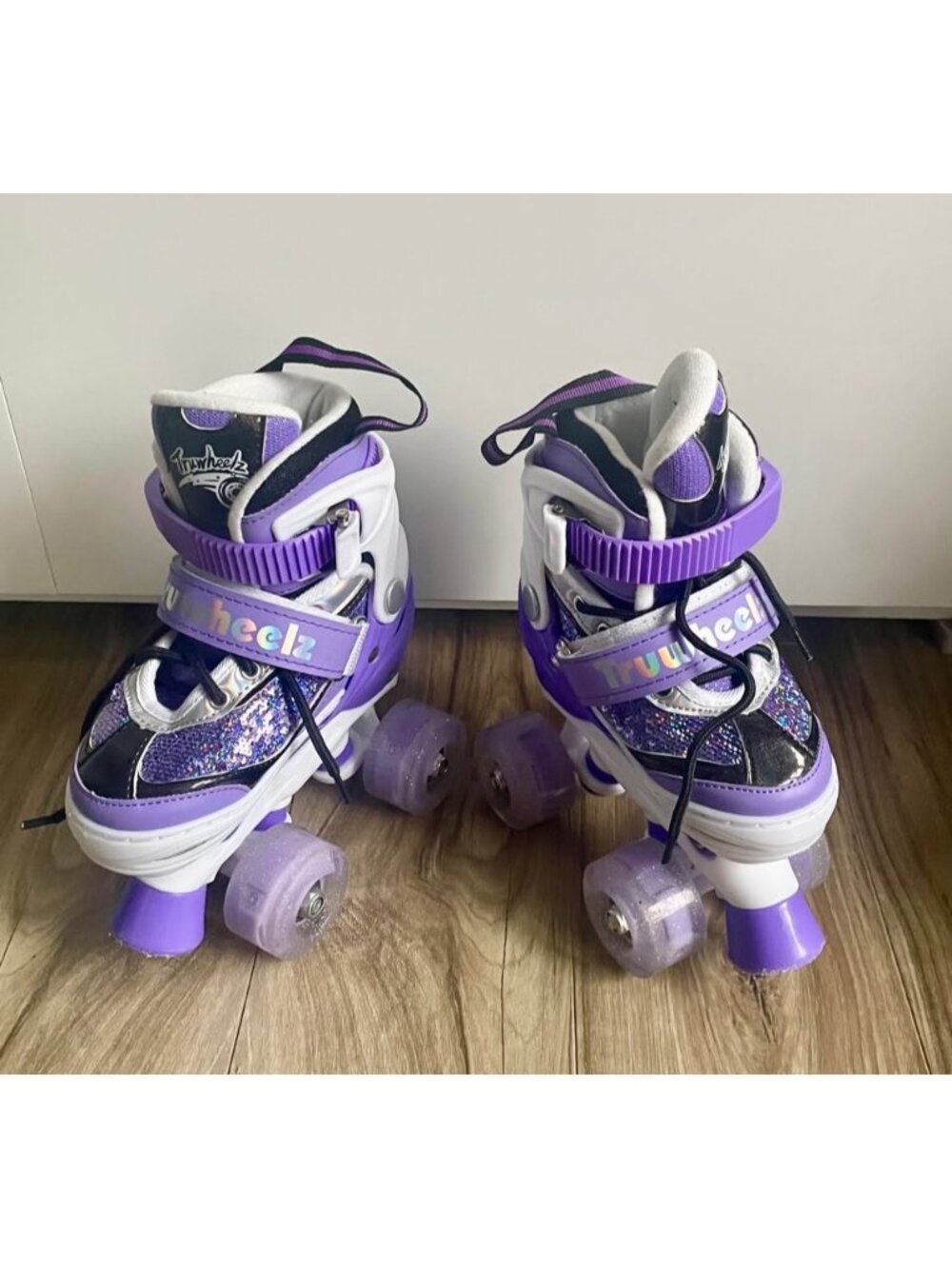 Kids Roller Skates, Adustable, Light Up Wheels